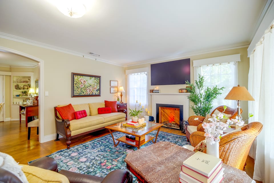 Shop, Dine, Walk Dtwn! Snowbird Stay in Vero Beach House in Vero Beach