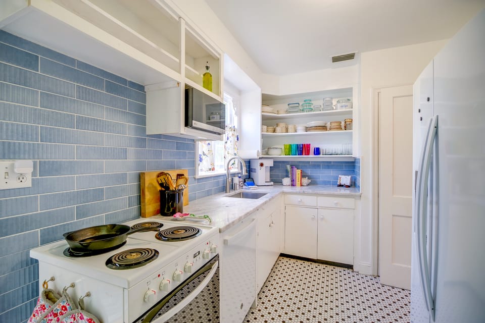 Shop, Dine, Walk Dtwn! Snowbird Stay in Vero Beach House in Vero Beach