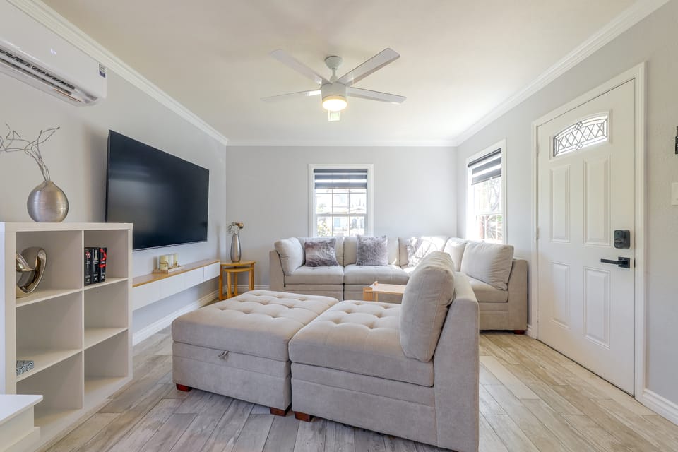 Lynwood Retreat Near LA, SoFi Stadium & Beaches House in South Gate