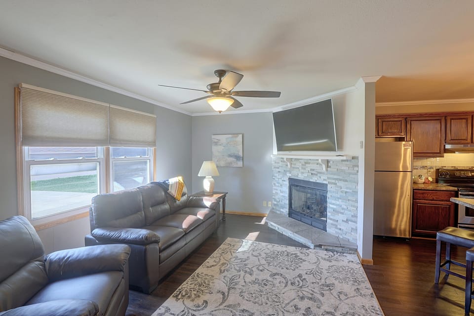 Private Hot Tub! Spacious Home in Rapid City House in Rapid City
