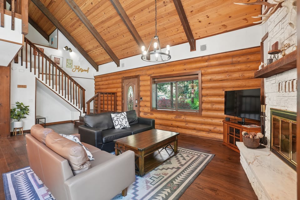 Cabin & Guest House Near Sandy River Trails! House in Brightwood