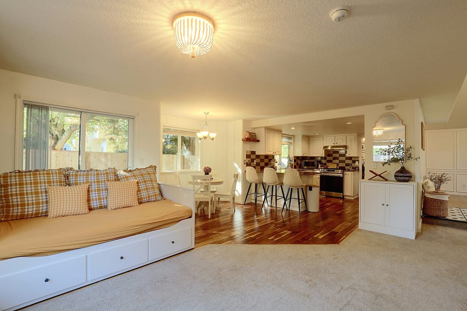 Spacious Hillsboro Home w/ Fenced Yard House in Hillsboro
