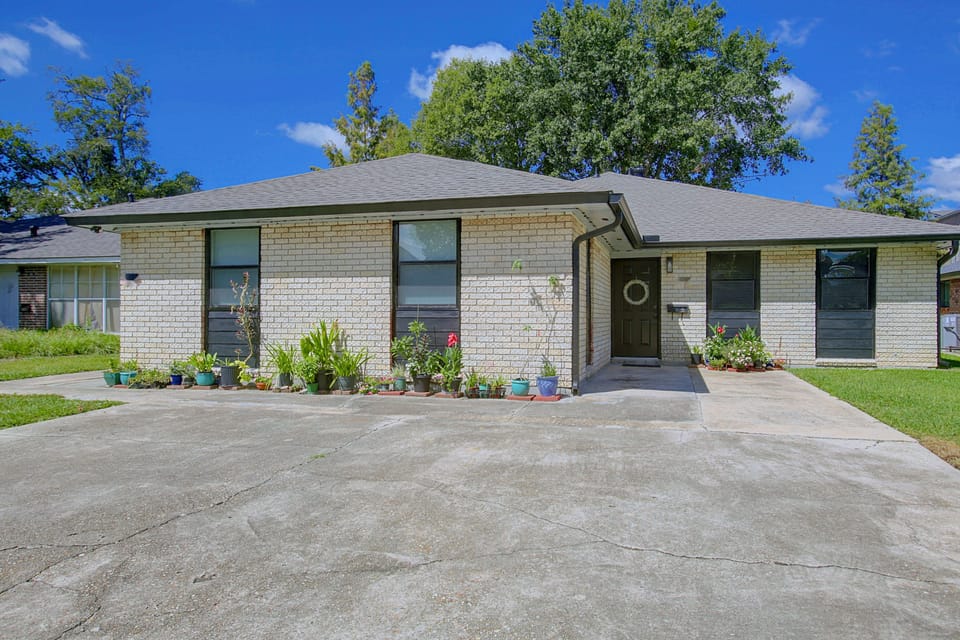 1 Mi to LSU! Stylish University South Base House in Baton Rouge