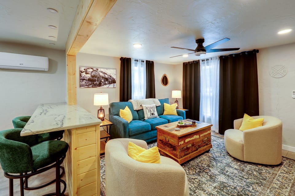 Mena Biking Haven: Walk to Downtown Shops! House in Mena
