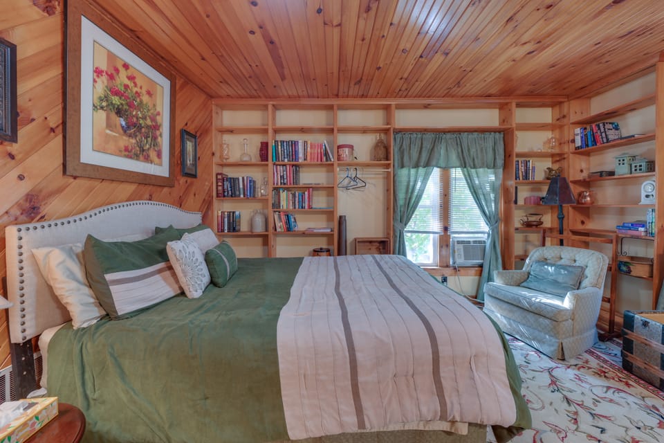 Hike, Explore & Unwind: Finger Lakes B&B Suite Apartment in Cayuga Lake