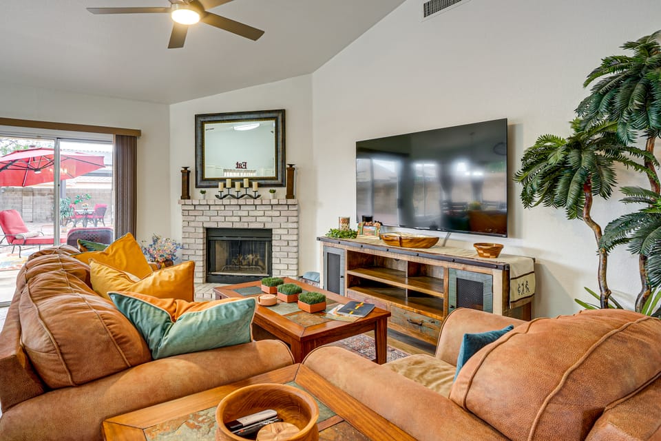 Private Pool Oasis | Fiber Wi-Fi | Near Stadium House in Glendale