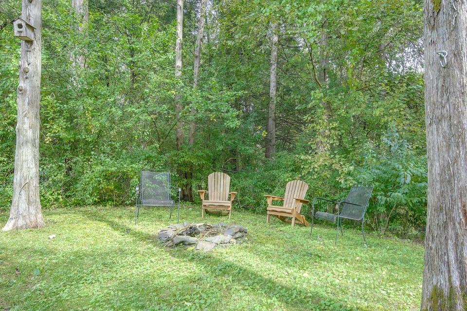 Wooded Retreat w/ Porch & Fire Pit in Stone Ridge House in Hudson Valley