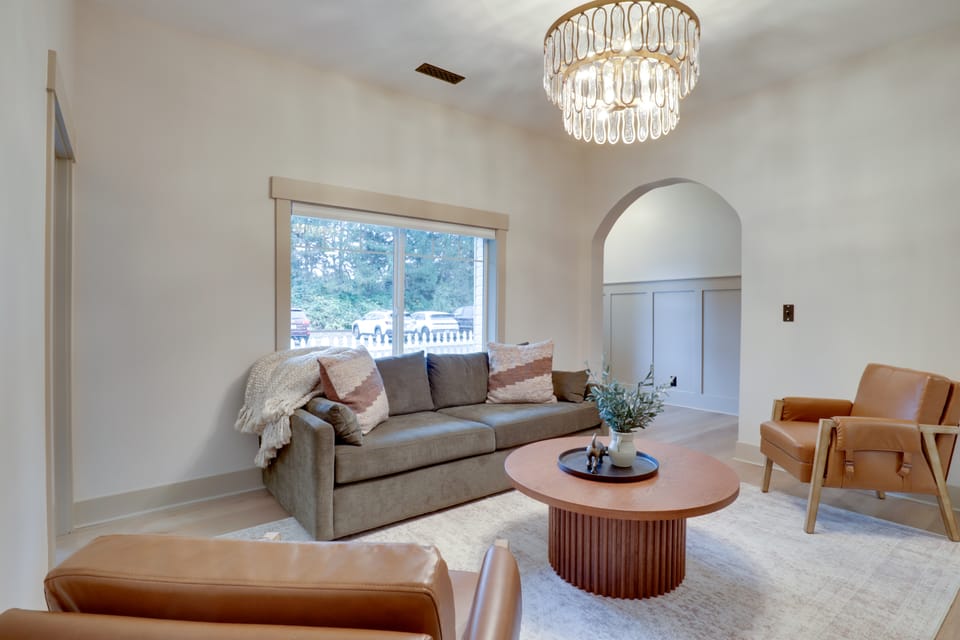 Walk to Old Town Eats, Shops! Modern Home w/ Yard House in Sherwood