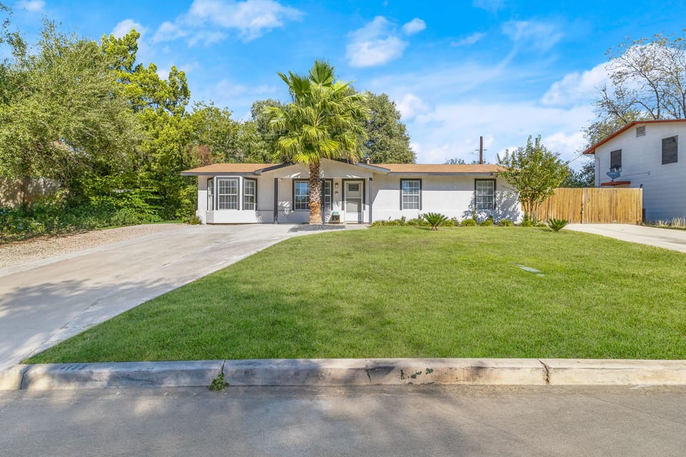 Home w/ Outdoor Entertainment Area in San Antonio! House in San Antonio
