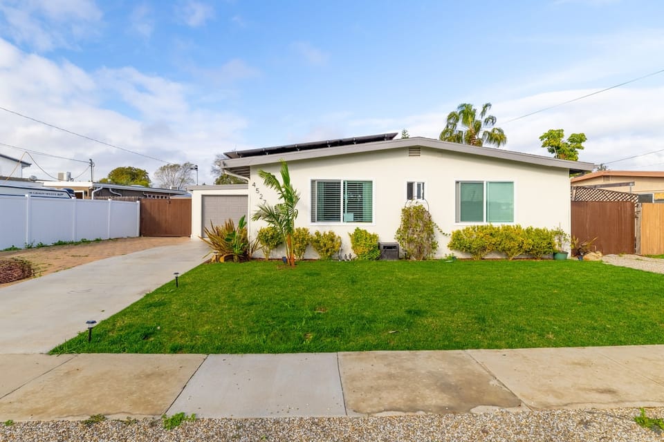 Private Pool Oasis: Modern 3BR/2BA, Sleeps 8 House in San Diego