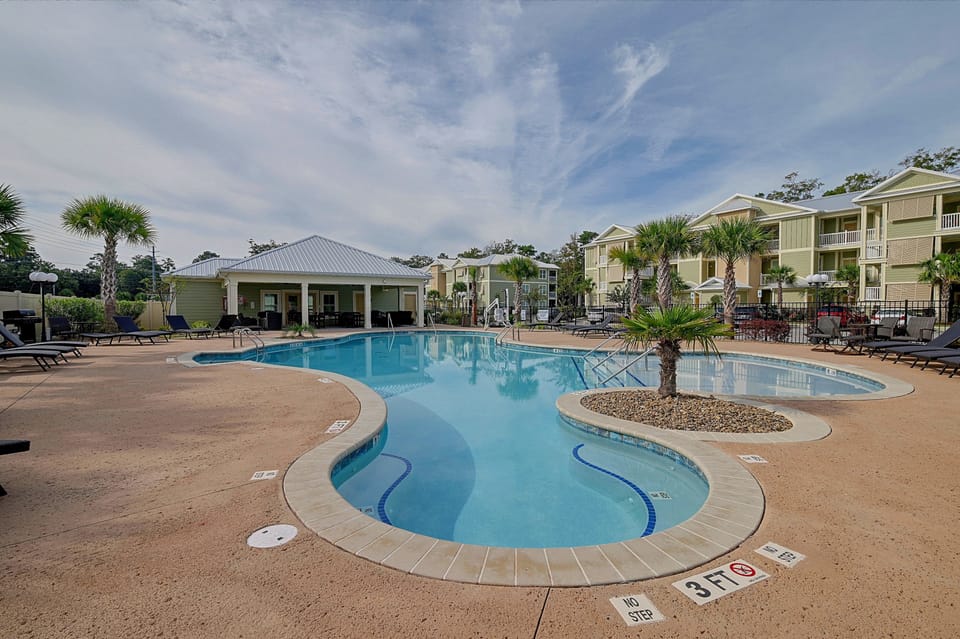 Stunning Murrells Inlet Townhome near MarshWalk House in Murrells Inlet