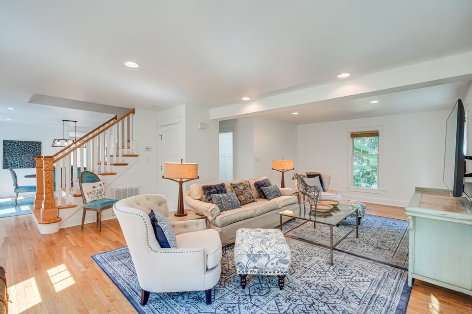 Deck & Yard! Tri-City Family Home Near UNC & Duke House in Chapel Hill