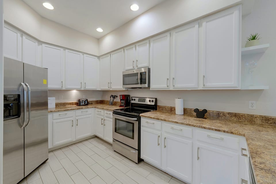 5 Mi to Disney! Family Condo w/ Pool + 2 Balconies Apartment in Osceola County
