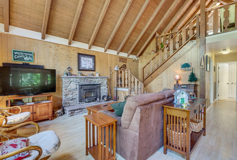 National Forest with hiking trails steps away/ Spa House in Idyllwild-Pine Cove