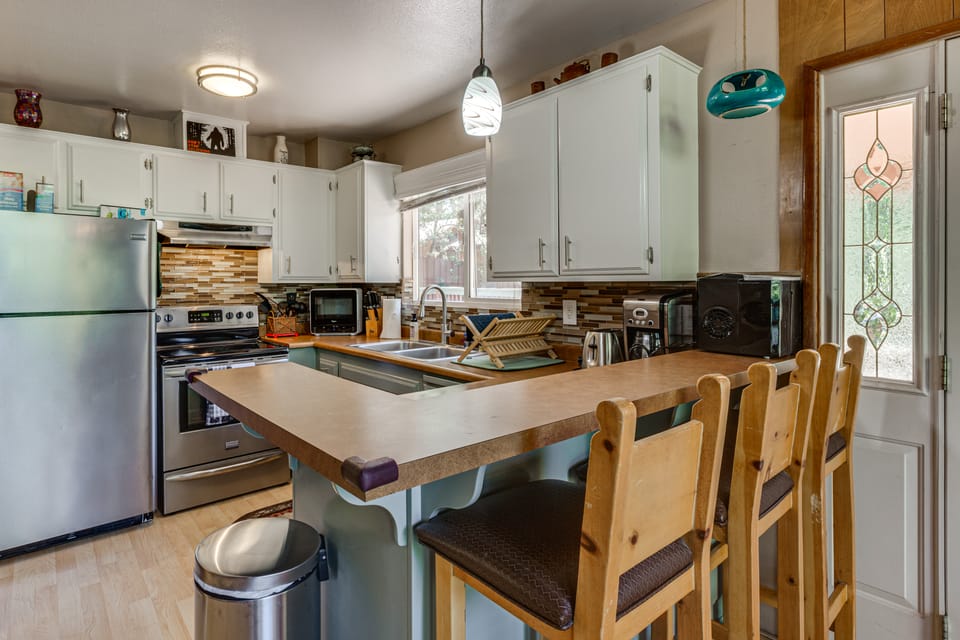 National Forest with hiking trails steps away/ Spa House in Idyllwild-Pine Cove
