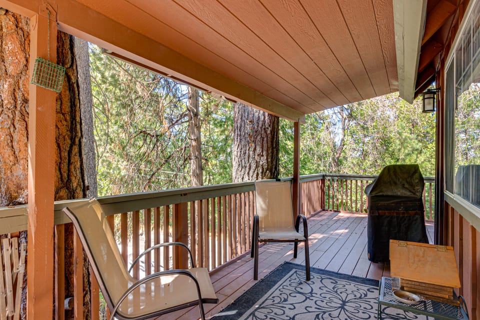 National Forest with hiking trails steps away/ Spa House in Idyllwild-Pine Cove