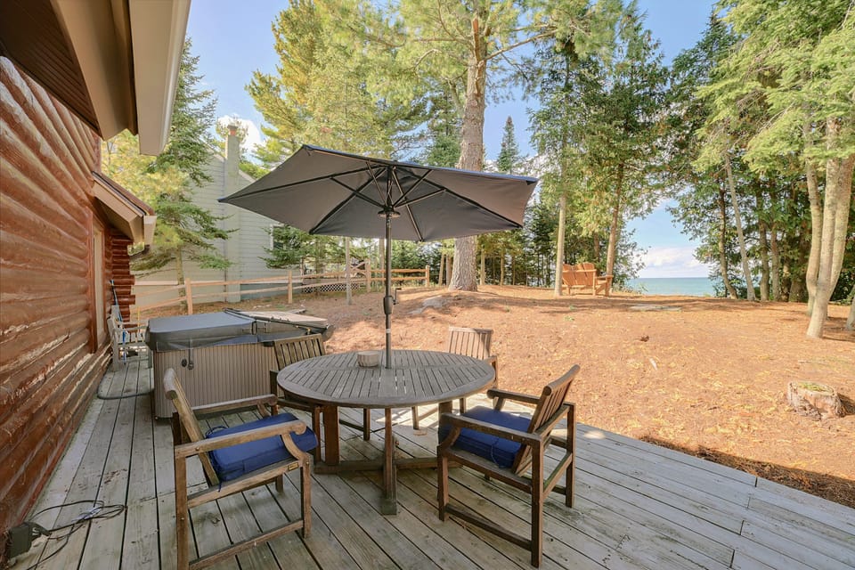 Beach Days, Campfire Nights! Sturgeon Bay Getaway House in Michigan