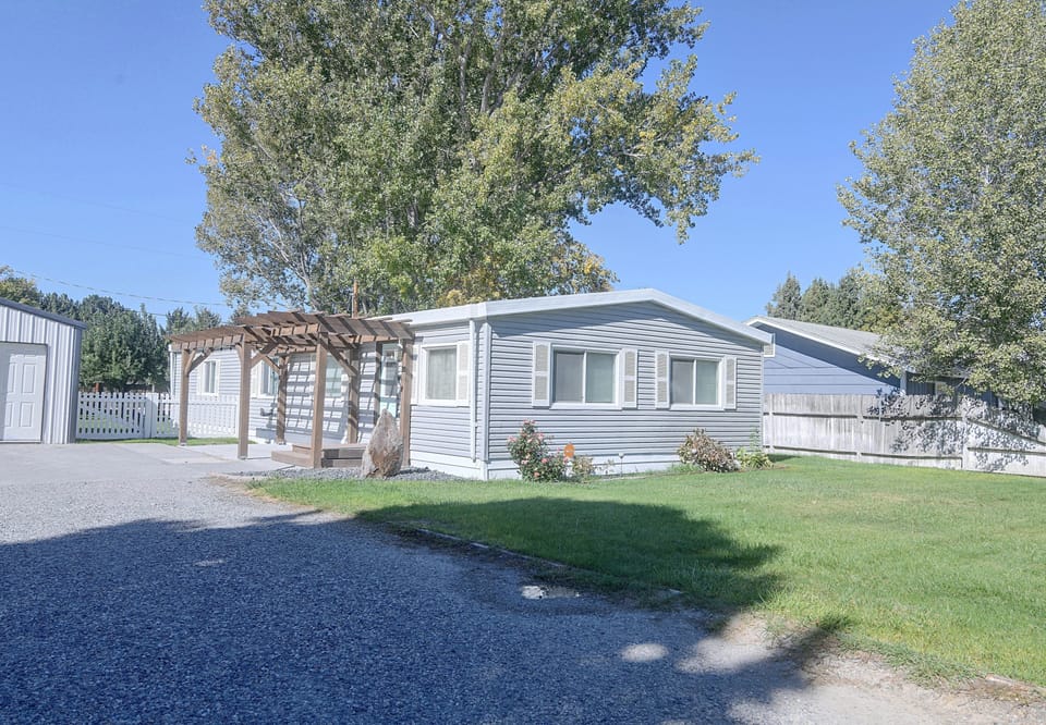 Gateway to Yellowstone! Blackfoot Home w/ Yard House in Idaho