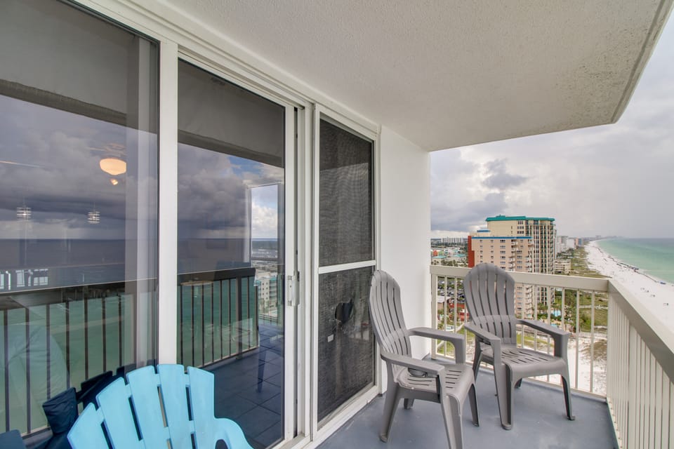 Steps to Beach 18th-Floor Condo, 3 Pools in Destin Apartment in Destin