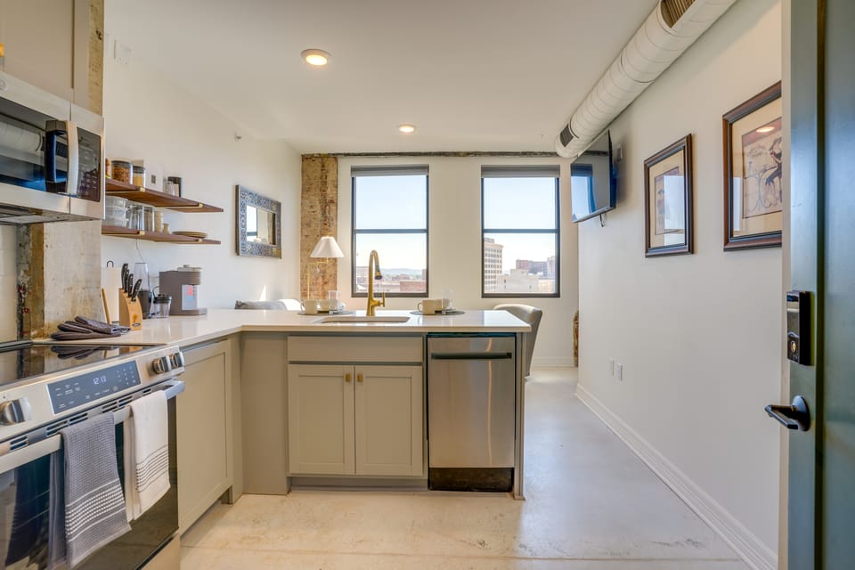 7th-Floor Condo: Walk to Cafes, Dining & More Apartment in Chattanooga