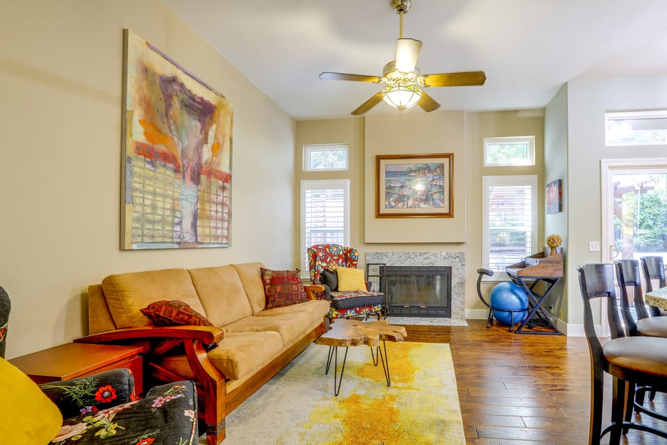 Home Near Galleria Mall, Thunder Valley & More House in Roseville
