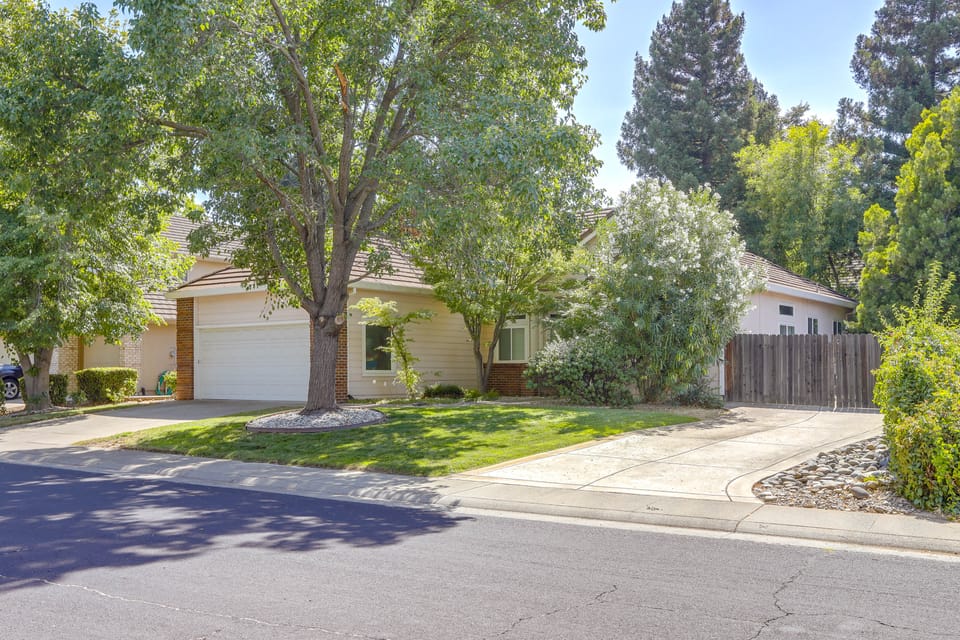 Home Near Galleria Mall, Thunder Valley & More House in Roseville