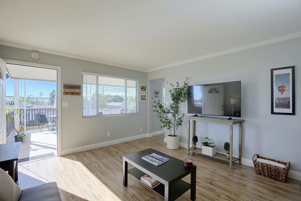 Chic Apt < 5 Mi to SDSU! Private Patio & Views Apartment in La Mesa