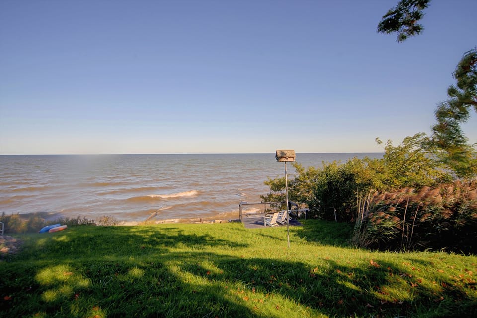 Lake Erie Days, Fireside Nights! Geneva Getaway House in Geneva-on-the-Lake