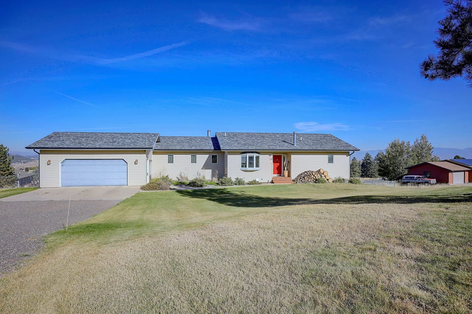 Helena Valley Home w/ Mtn Views & Acre House in Montana