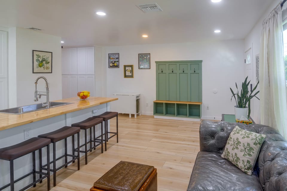 North Hollywood Home, Extended Stay House in North Hollywood
