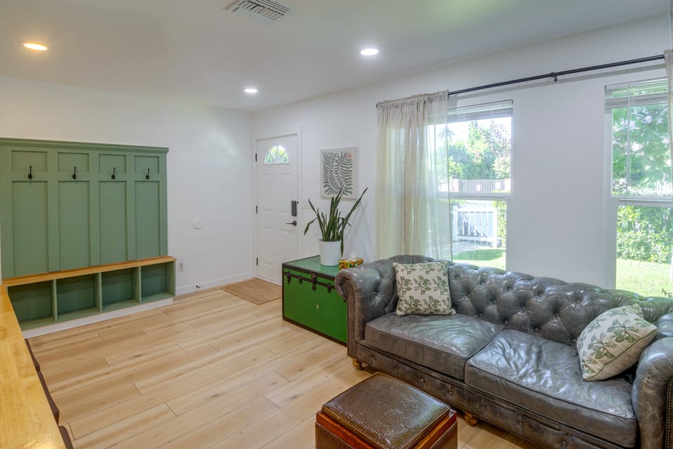 North Hollywood Home, Extended Stay House in North Hollywood