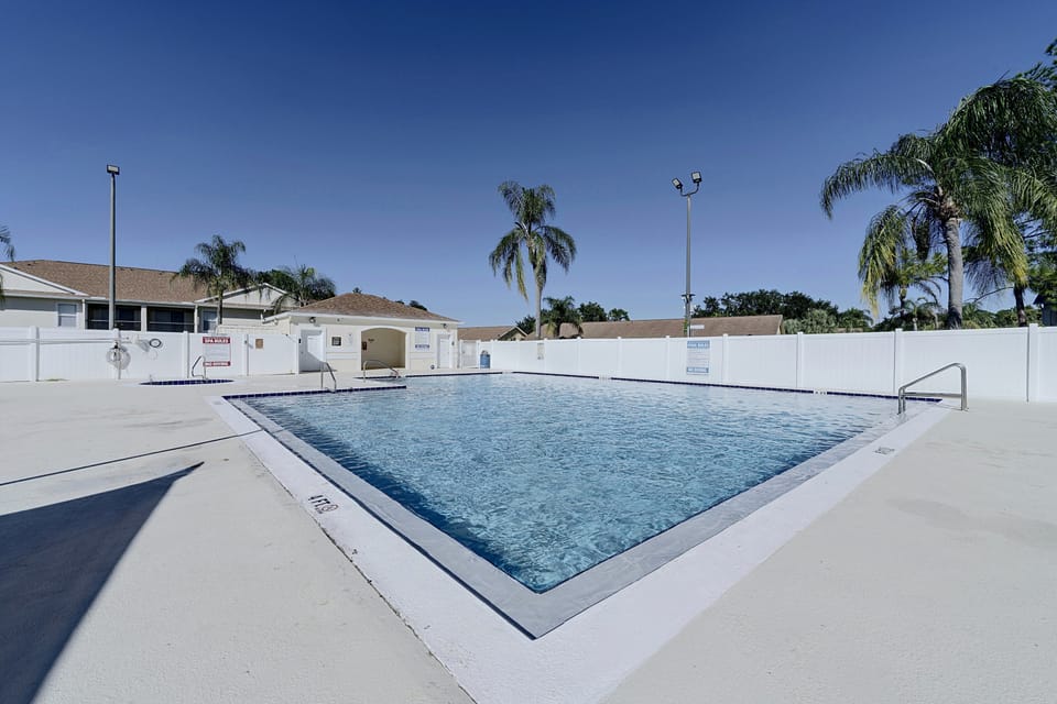 Great Location! Kissimmee Condo 5 Mi to Disney Apartment in Osceola County