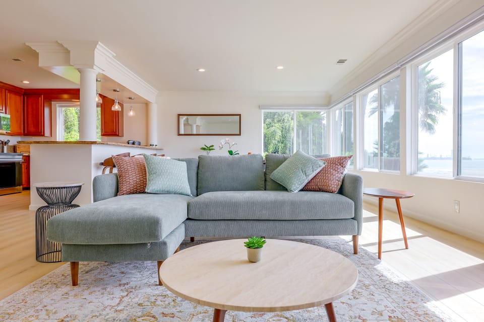 Your Oceanfront Home Away From Home in Long Beach Apartment in Long Beach