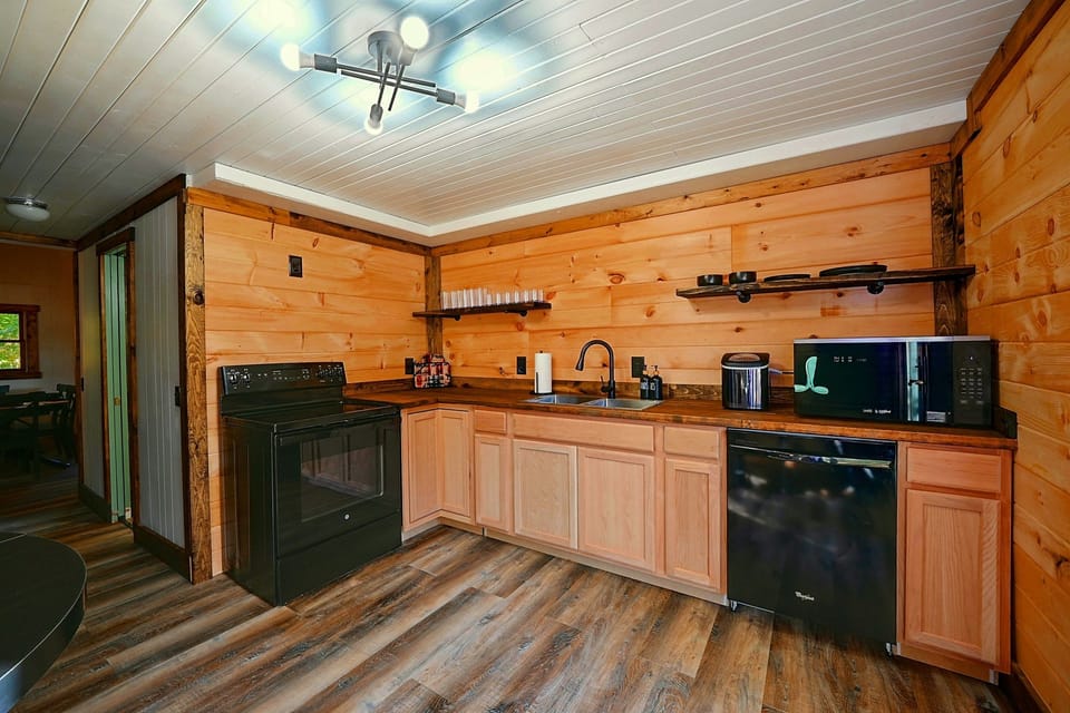 Hocking Hills Area Retreat: Relax & Explore! House in Perry Township
