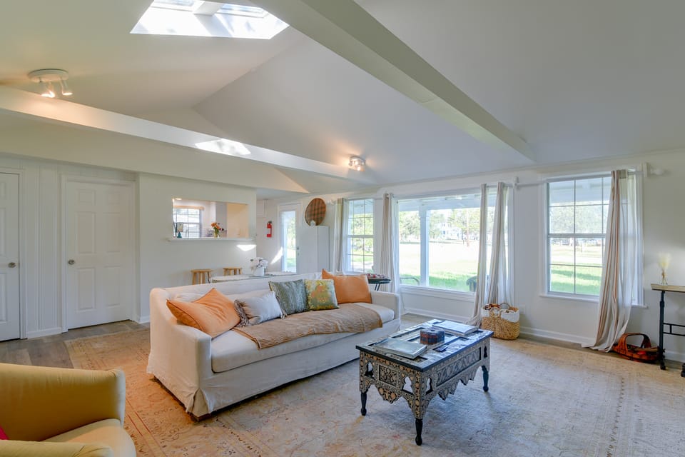 Steps to Cove Park Boat Ramp! Kemah Home w/ Yard House in Seabrook