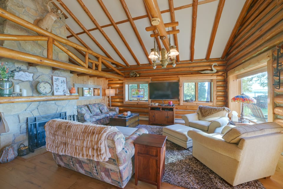 Waterfront Lake Charlevoix Cabin 8 Mi to Boyne Mtn House in Boyne City