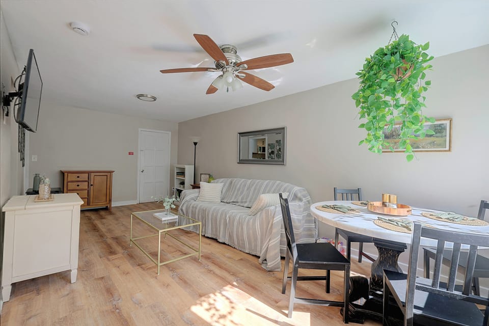 Lakefront Unit w/ Views, Near Colleges & Hospitals Apartment in Worcester