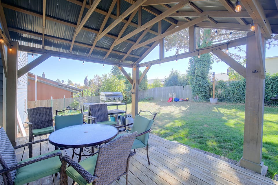 Private Hot Tub & Mtn Views! Salem Escape House in Salem