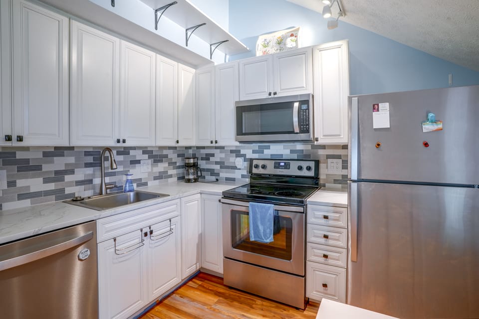 2 Mi to Bryce Resort! All-Season Condo w/ Views Apartment in Basye