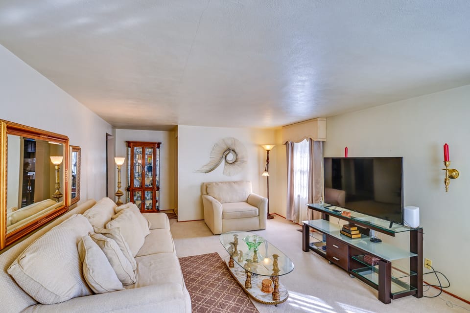 1 Mi to Notre Dame & Dtwn: Charming Home w/ Yard House in South Bend