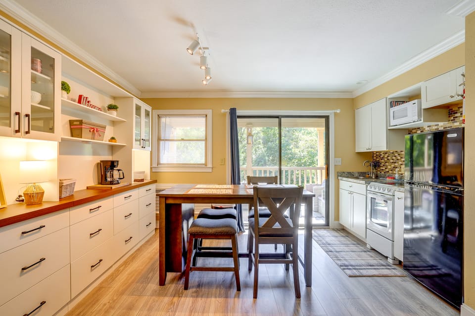 Lake Lure Mtn Getaway w/ Private Balcony Apartment in Lake Lure