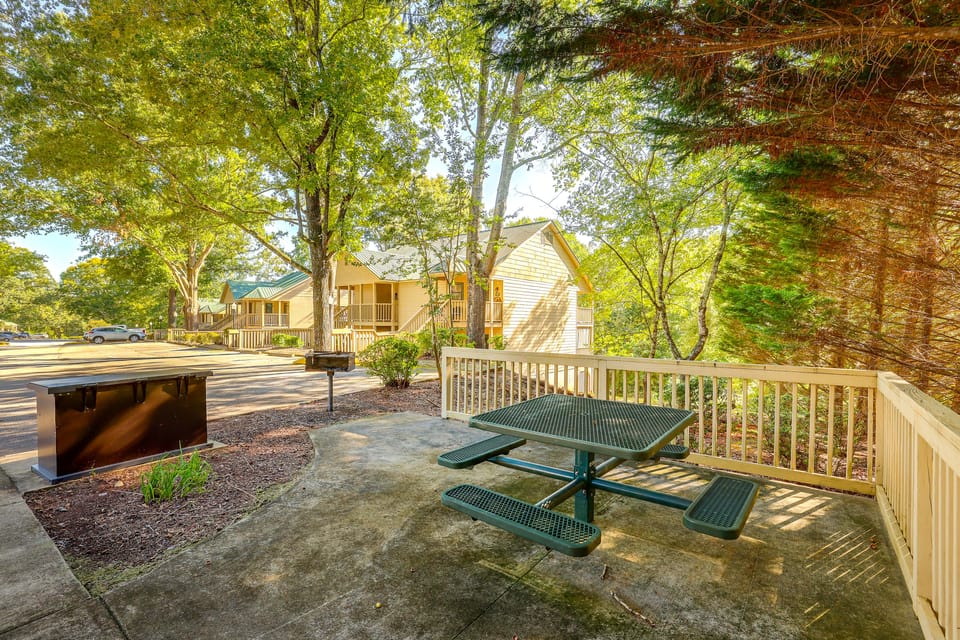 Lake Lure Mtn Getaway w/ Private Balcony Apartment in Lake Lure