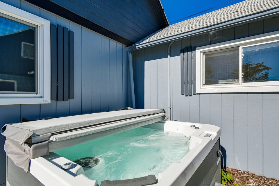 Steps to Bay! Home w/ Hot Tub in Tawas City House in Tawas City