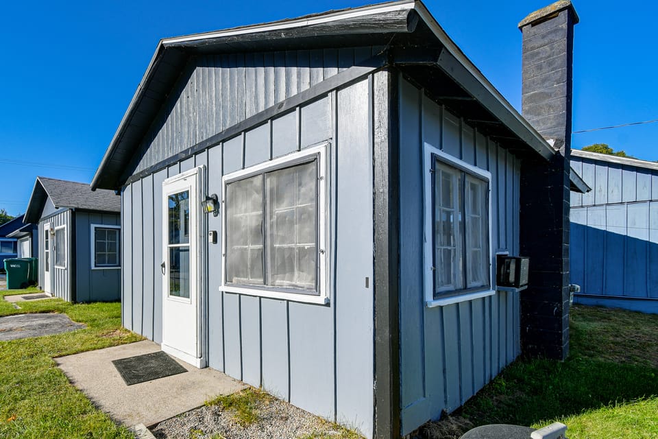 Yard w/ Lake Views! Quaint Tawas City Escape House in Tawas City
