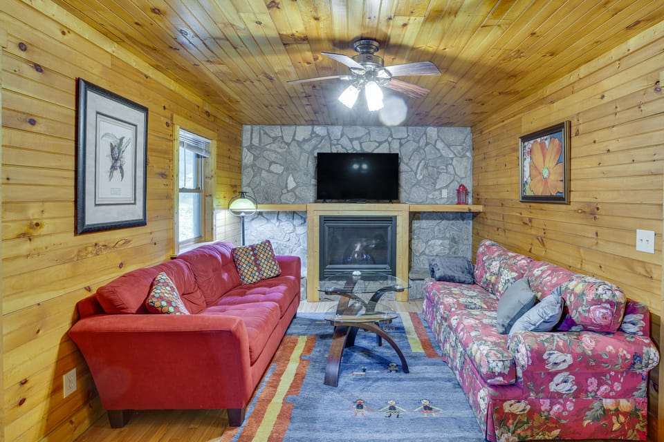 Rustic Cabin Retreat in the Peaceful Mountains House in North Carolina