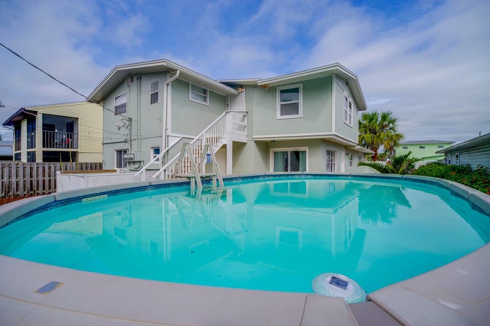 Walk to the Beach! Bright Cape Canaveral Apt Apartment in Cape Canaveral