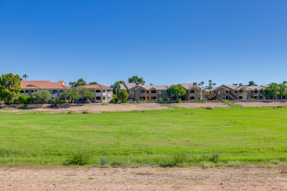 Resort-Style Pool & Hot Tub! Condo Near Hiking Apartment in Paradise Valley