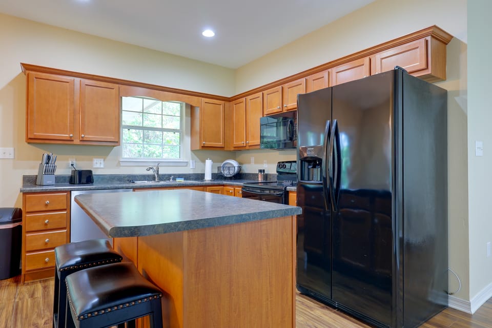 3 Community Pools! Golfer’s Retreat in Lake Forest House in Daphne
