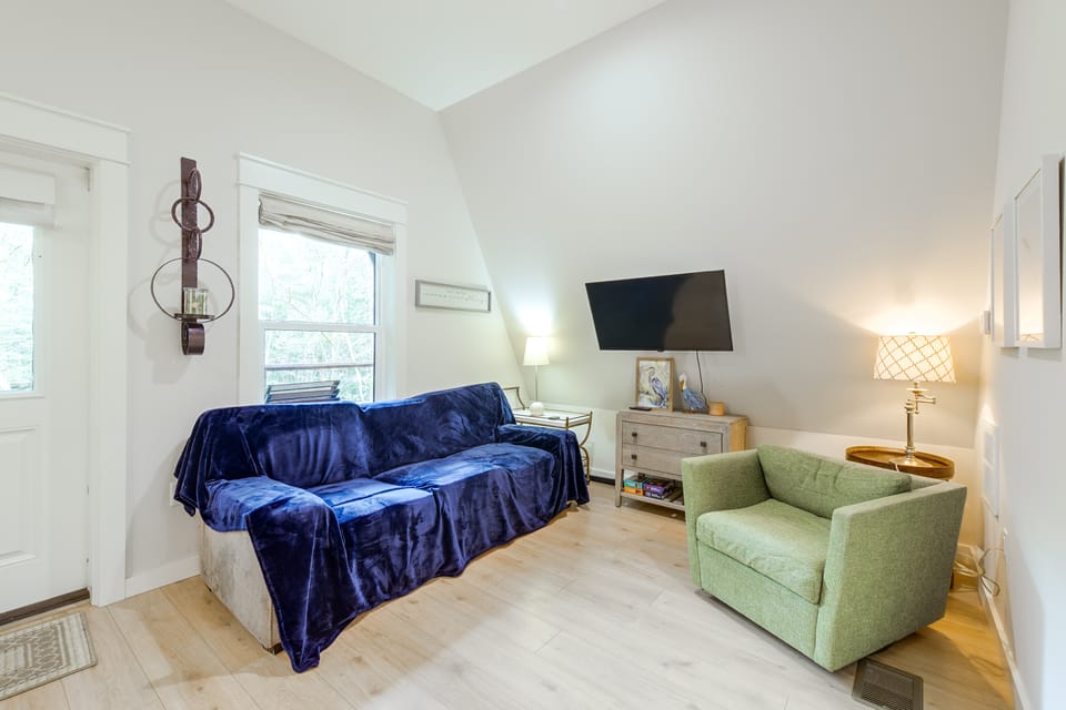 Walk to Choctawhatchee River! A-Frame Cabin Escape House in South Walton County