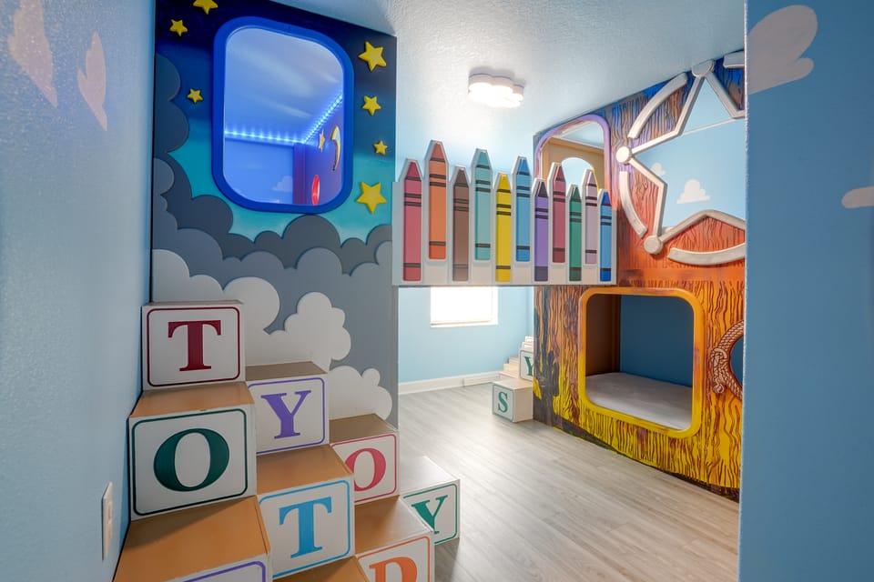 Ultimate Family Fun! Themed Rooms, Arcade & Pool House in Osceola County